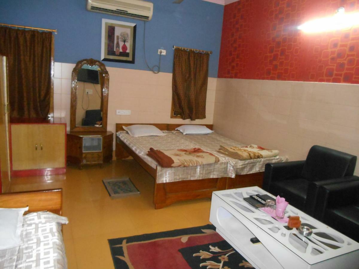 Hotel Surja Laxmi Raiganj Luaran gambar
