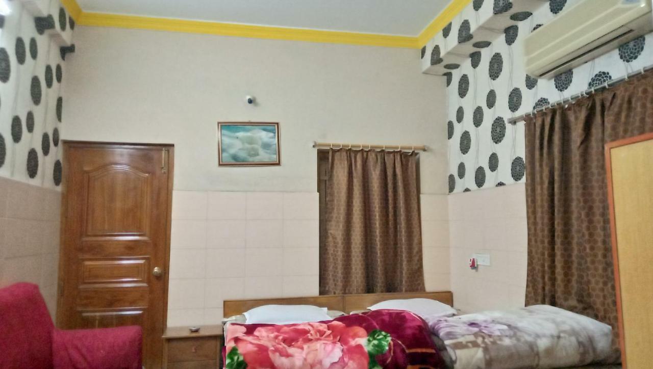 Hotel Surja Laxmi Raiganj Luaran gambar